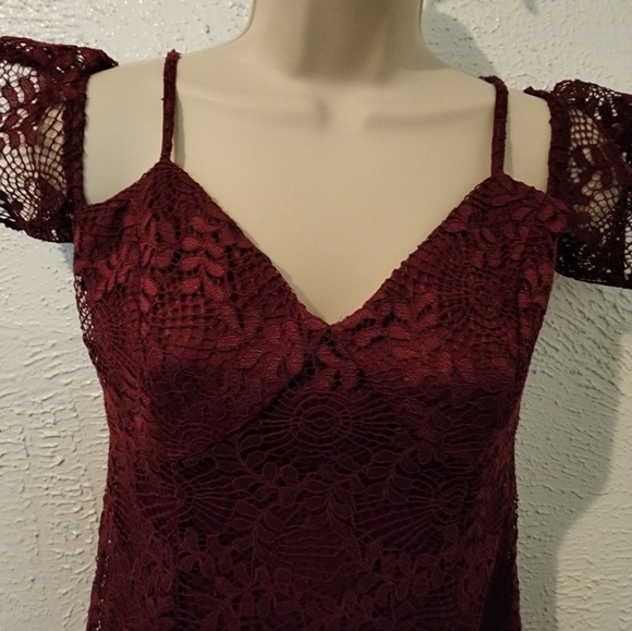 GUESS Burgundy Midi Open Shoulder Lace Dress - Picture 2 of 8